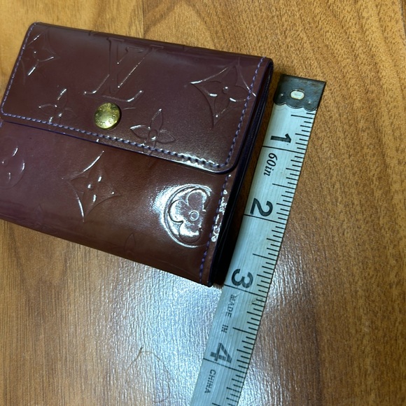 Authentic Louis Vuitton Ludlow Patent Leather Wallet
Card Case - Picture 4 of 16